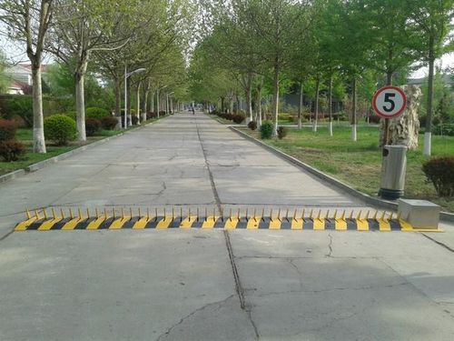 80公里時(shí)速逼停,強(qiáng)行闖關(guān)或直接 報(bào)廢 車(chē)服中心帶你看看日本黑科技